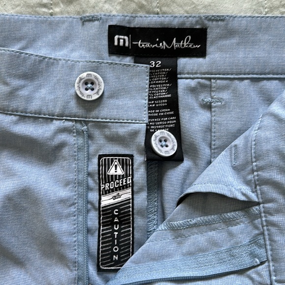 Lot of 3 Travis Mathew shorts - size 32 - Picture 4 of 7